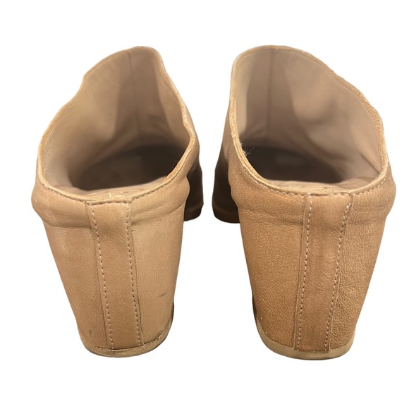 L D Tuttle hand sewn leather heeled slides in a size 40 or 9 soft lt tan color - Picture 3 of 6